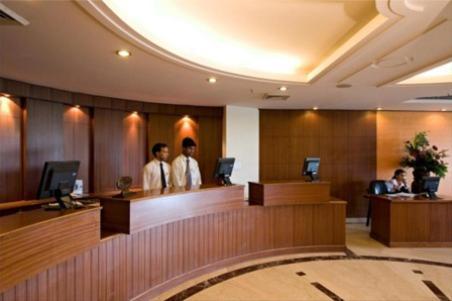 Clarks Inn, Pacific Mall Газиабад Экстерьер фото
