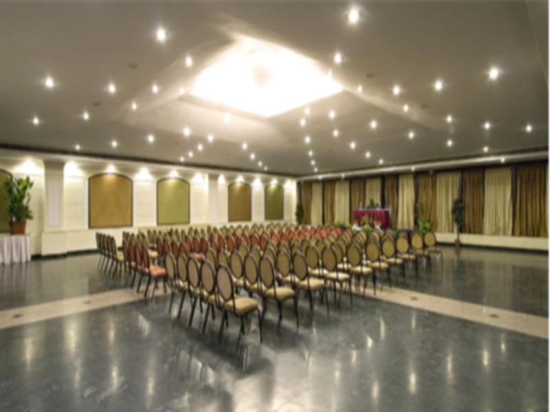 Clarks Inn, Pacific Mall Газиабад Экстерьер фото