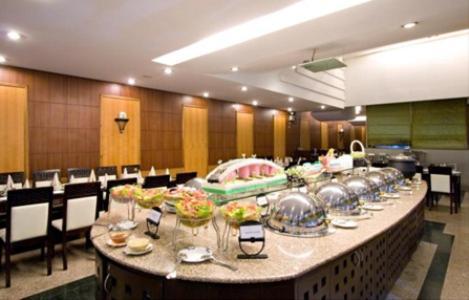 Clarks Inn, Pacific Mall Газиабад Экстерьер фото