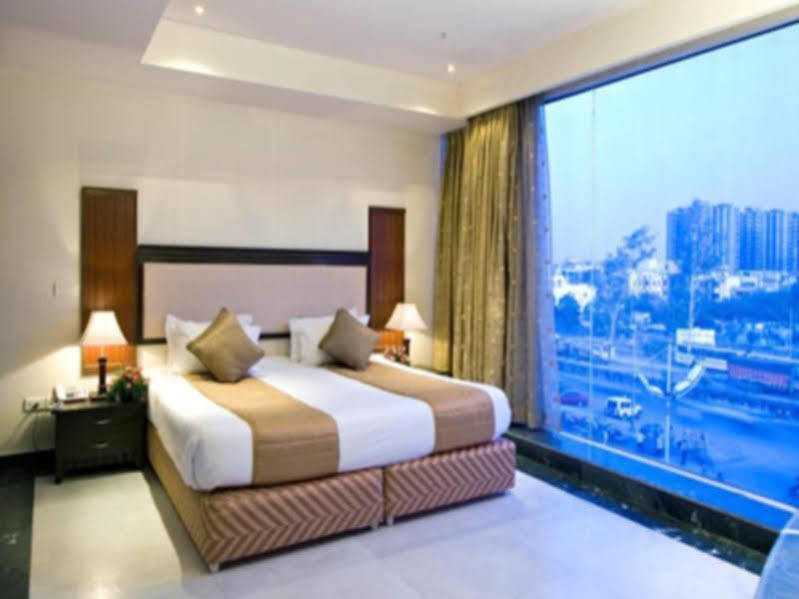 Clarks Inn, Pacific Mall Газиабад Экстерьер фото