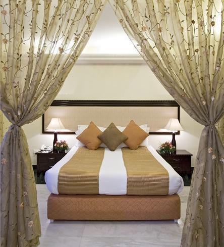 Clarks Inn, Pacific Mall Газиабад Экстерьер фото